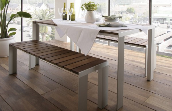 Detalle mesa y banco en madera