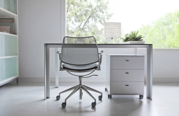 Mesa Deneb en despacho con sillas Gas con brazos